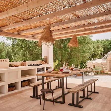 Trullo Dei Noci Con Piscina Apartment *